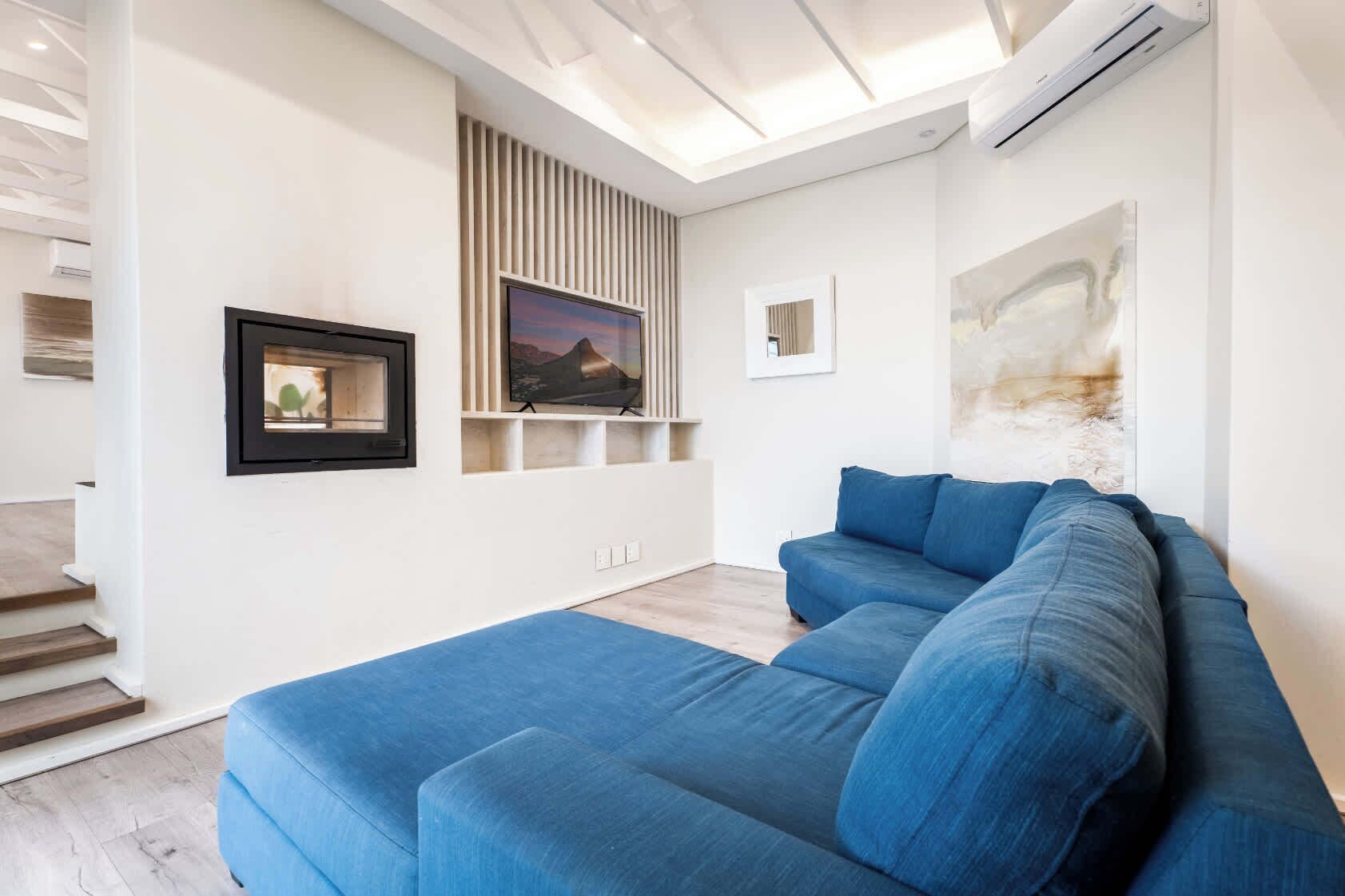 Jacuzzi, Large Villa, 2 Pools, Camps Bay -Two Views - Camps Bay