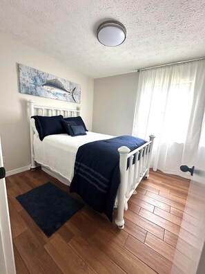 3 bedrooms, free WiFi, bed sheets - Beautiful 3-bedroom home just minutes from the white sands of Panama City Beach. (Panama City)