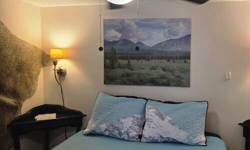 Tucked away in the heart of the mountains, Bear-y cozy is perfect!