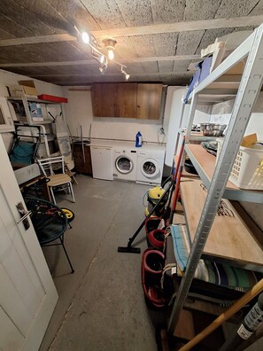 Interior - Quiet house near the ocean: 8 adults + 2 children (Baden)