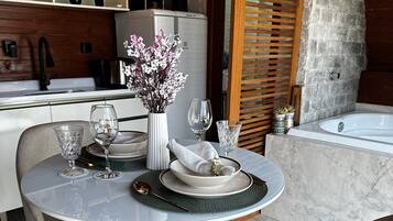 Hytte - terrasse | Spiseområde