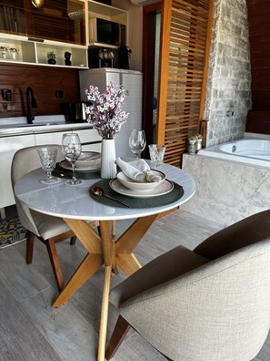 Hytte - terrasse | Spiseområde