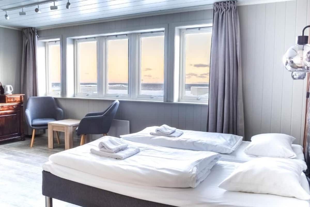 Habitación familiar, vista parcial al océano | Wifi gratis