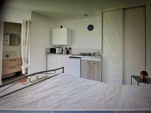 1 bedroom, iron/ironing board, WiFi, bed sheets - Studio No. 1 (Batz-sur-Mer)