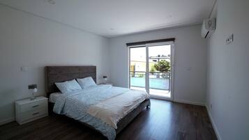 4 bedrooms, WiFi, bed sheets