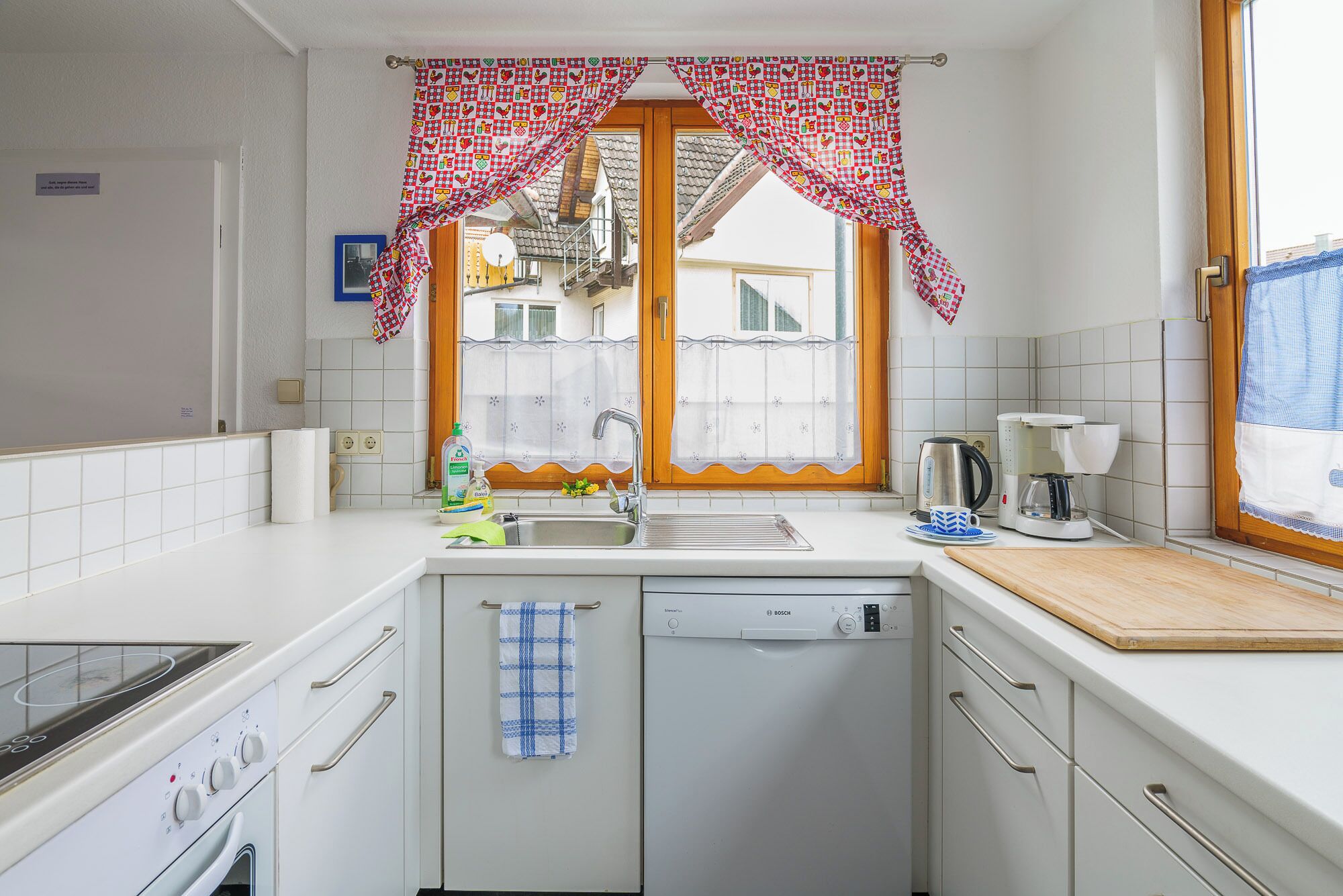 Coffee/tea maker, fridge, oven, stovetop