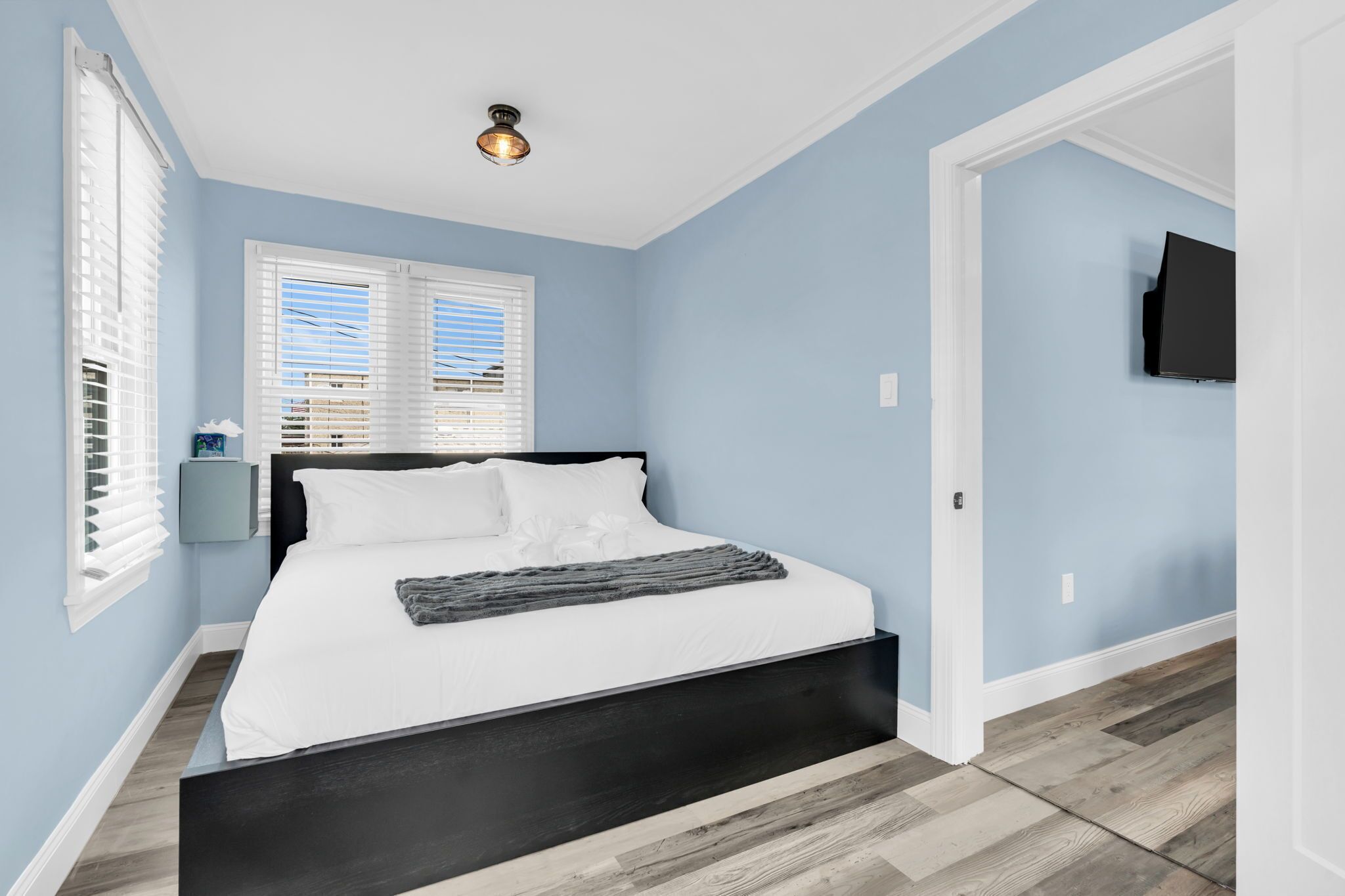 Iron/ironing board, travel crib, WiFi, bed sheets