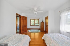 3 bedrooms, free WiFi, bed sheets - The BayBurst!  Waterfront and Wonderful (Rock Hall)