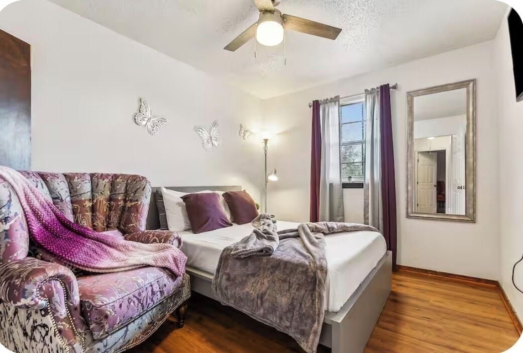 3 bedrooms, iron/ironing board, WiFi, bed sheets