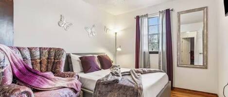 3 bedrooms, iron/ironing board, WiFi, bed sheets