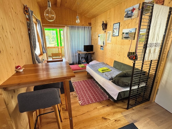 1 bedroom, desk, travel crib, WiFi (free)
