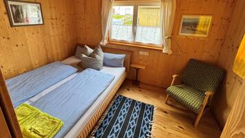 1 Schlafzimmer, Schreibtisch, Reisekinderbett, kostenloses WLAN