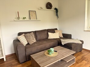Fernseher, Tischtennisplatte