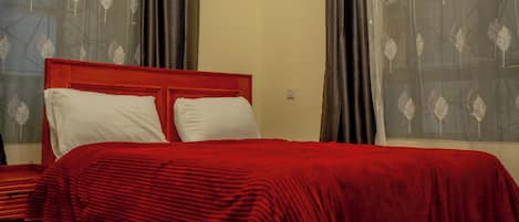 2 bedrooms, iron/ironing board, WiFi (free)