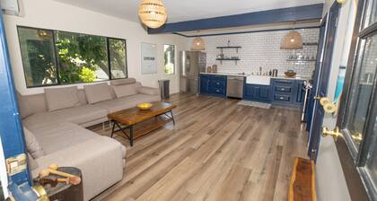 Tropical Venice Oasis — Walk to Beach