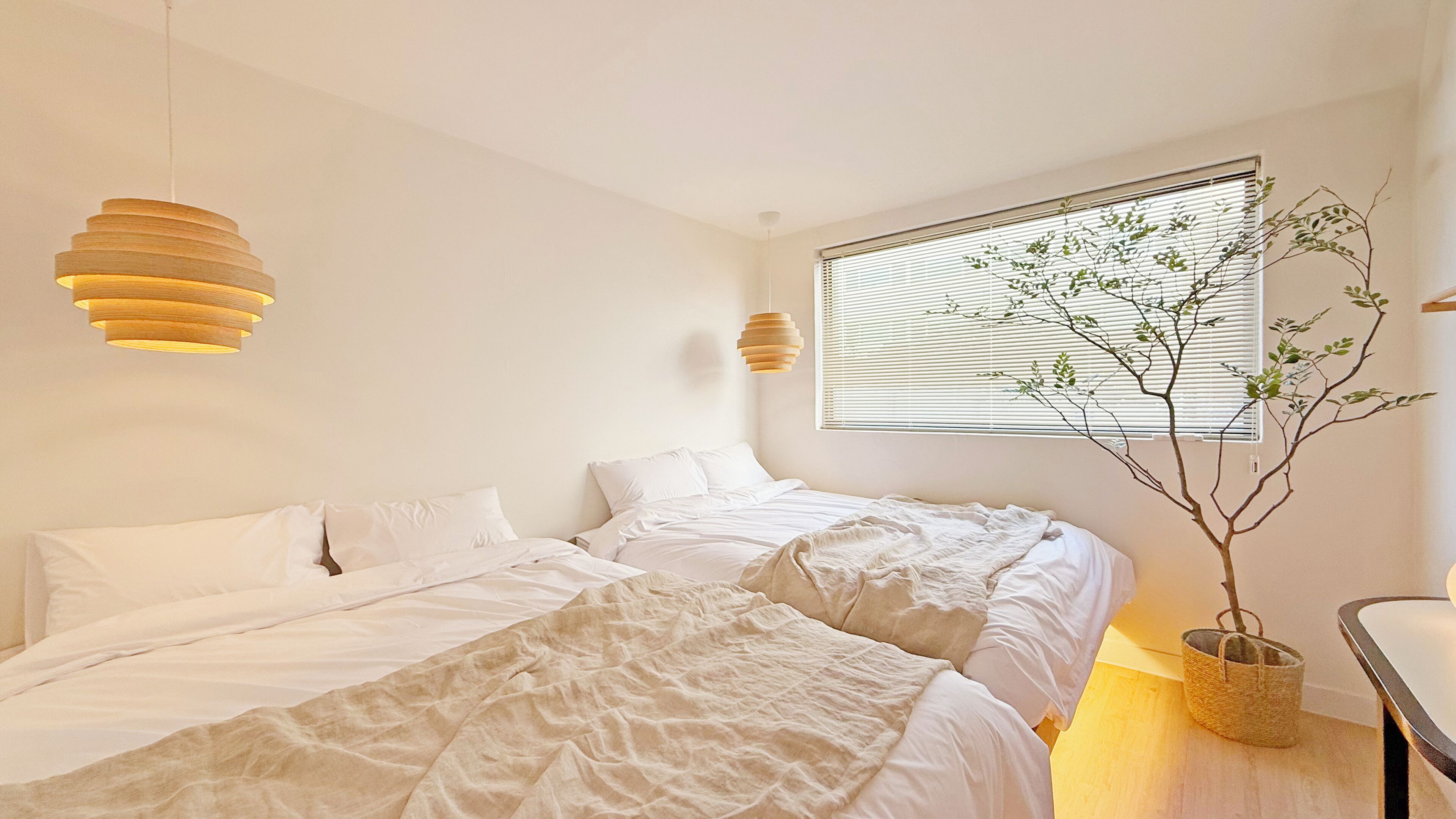 2 bedrooms, internet, bed sheets