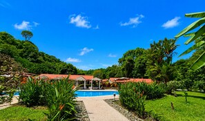 Outdoor pool - Hotel Espadilla Gardens  (Quepos)
