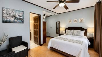 Quarto casal superior | Roupas de cama premium, cofres nos quartos, Wi-Fi de cortesia