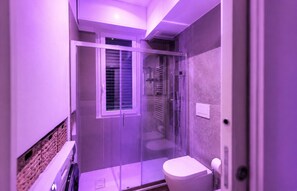 Bathroom - Holiday Home 'Apartment 1 - Casa nel Bosco' with Wi-Fi and Air Conditioning (Godiasco Salice Terme)