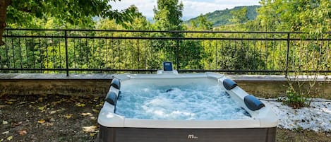 Bain à remous extérieur