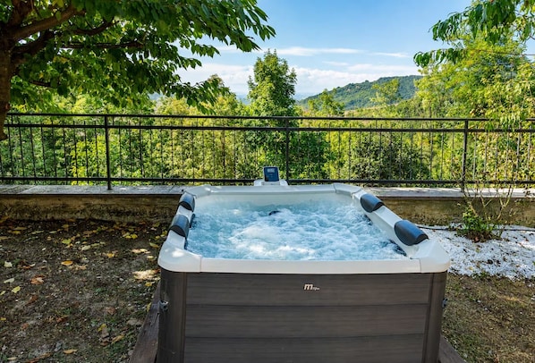 Bain à remous extérieur