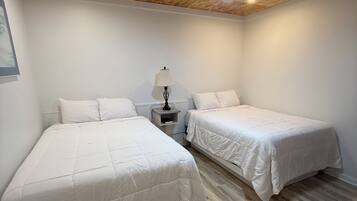 Suite – deluxe, terrasse, bassengutsikt | Wi-fi (inkludert)