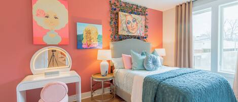 4 bedrooms, WiFi (free), bed sheets