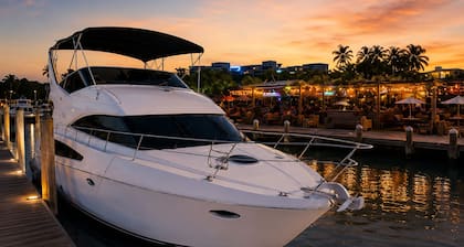 AJ‘s Yacht of Fun
Two bedroom luxury 35 foot Yacht