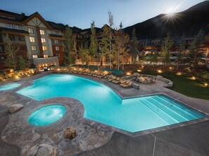 A swimming pool with a hot tub, lounge chairs, and a fire pit area. - 2 Bedroom Villa Lake Tahoe Grand Residence Resort (South Lake Tahoe)
