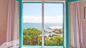 Classic House, 4 Bedrooms, Sea View | Interior