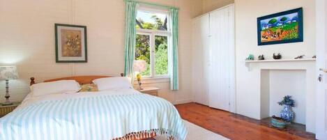 Classic House, 4 Bedrooms, Sea View