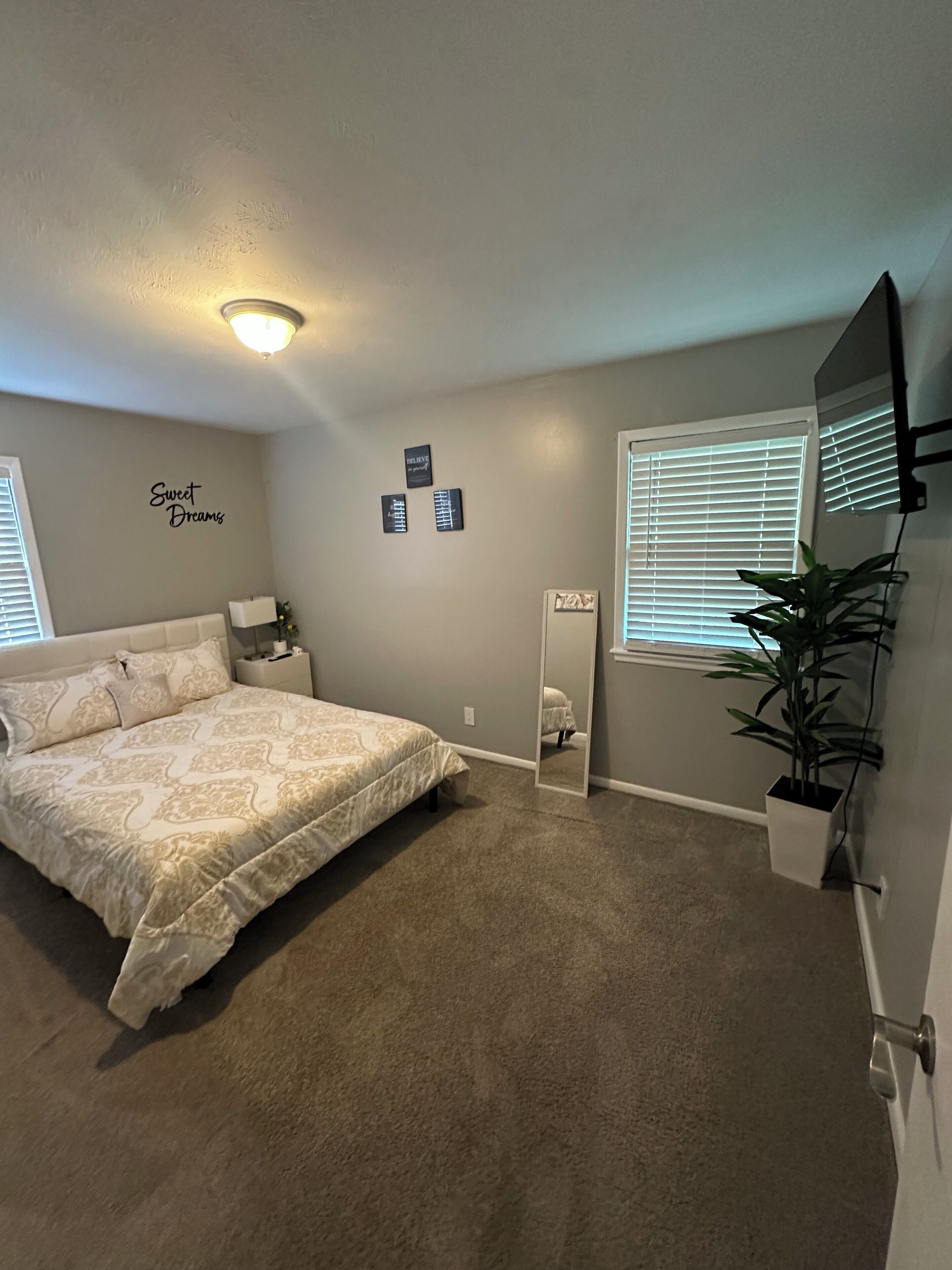 3 bedrooms, iron/ironing board, Internet, bed sheets