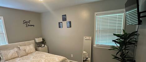 3 bedrooms, iron/ironing board, Internet, bed sheets