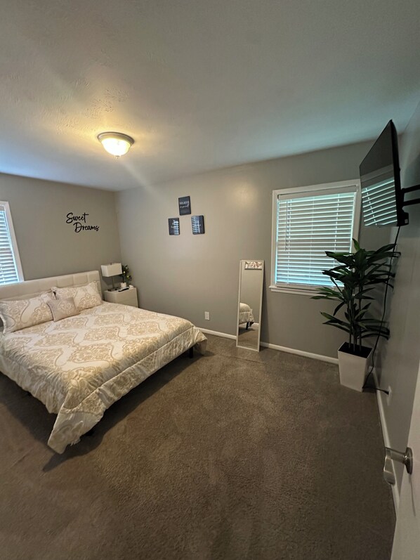 3 bedrooms, iron/ironing board, Internet, bed sheets