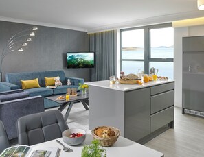 Luxury 2 Bed Apartment | Dining - Asgard Apartments (Westport)