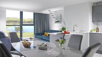 Luxury Penthouse, Balcony, Sea View | Dining