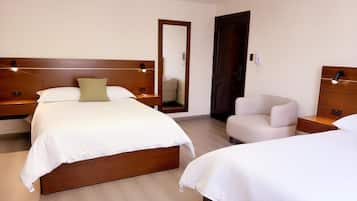 Comfort Triple Room | Desk, laptop workspace, free WiFi