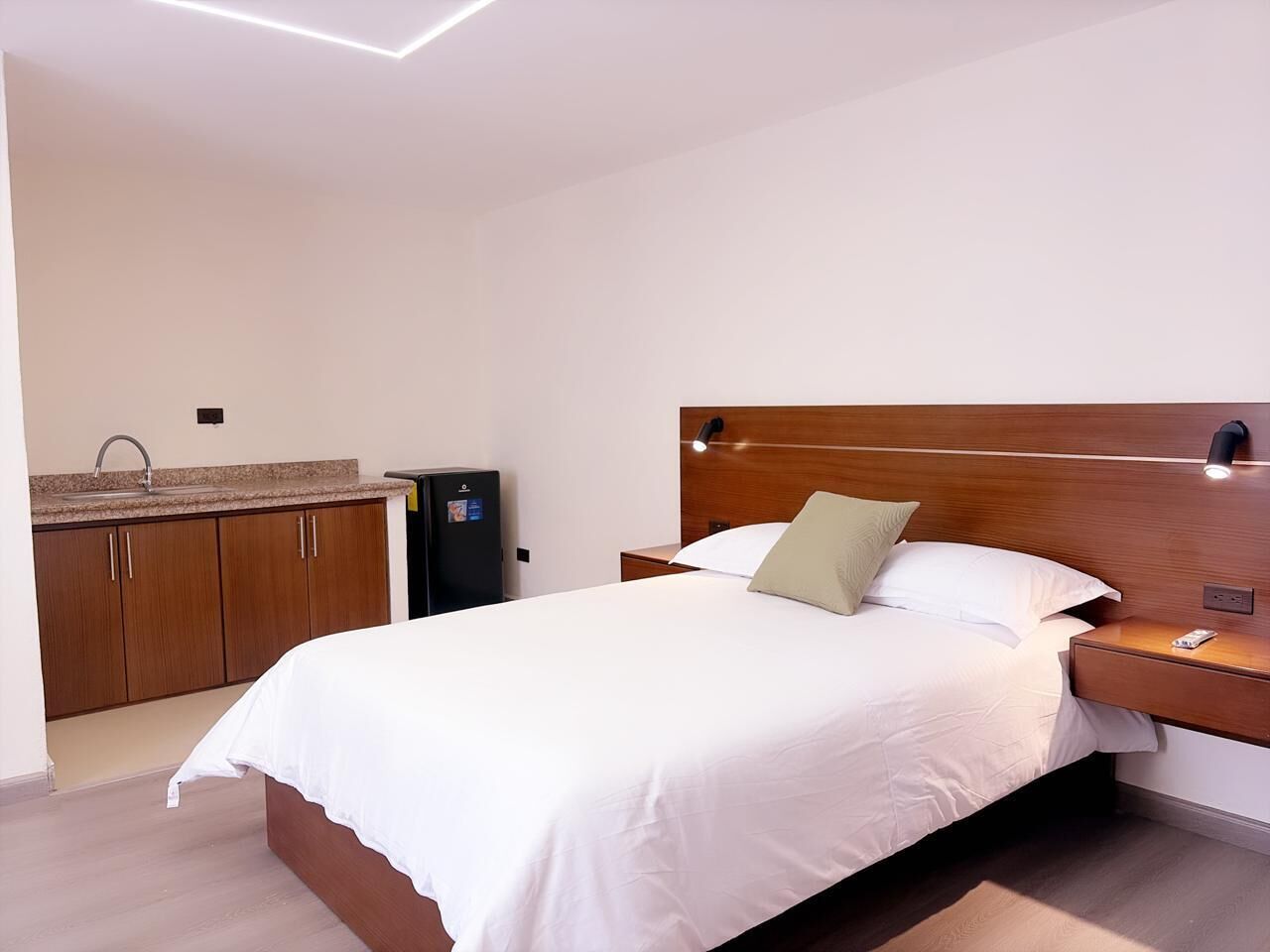 Comfort-Apartment | Schreibtisch, laptopgeeigneter Arbeitsplatz, kostenloses WLAN