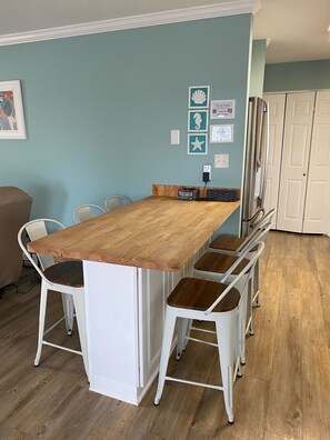 Dining - 4BR Beach House in Ocean Lakes, Myrtle Beach - Golf Cart Included - Sleeps 10 (Mrytle beach)