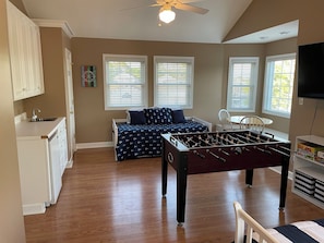 Game room - 4BR Beach House in Ocean Lakes, Myrtle Beach - Golf Cart Included - Sleeps 10 (Mrytle beach)
