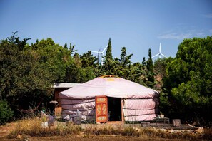 Exterior - Yurt facing the ocean, surrounded by nature (FITOU)