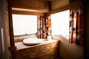 Bathroom - Yurt facing the ocean, surrounded by nature (FITOU)