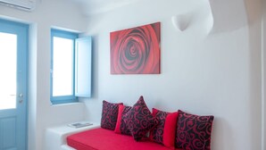 TV, DVD player, music library - Ardelion Suite, Divine Sea Views, Outdoor Jacuzzi, Santorini (Santorini)