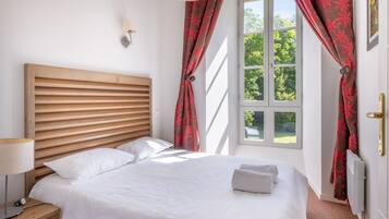 3 bedrooms, WiFi (free), bed sheets