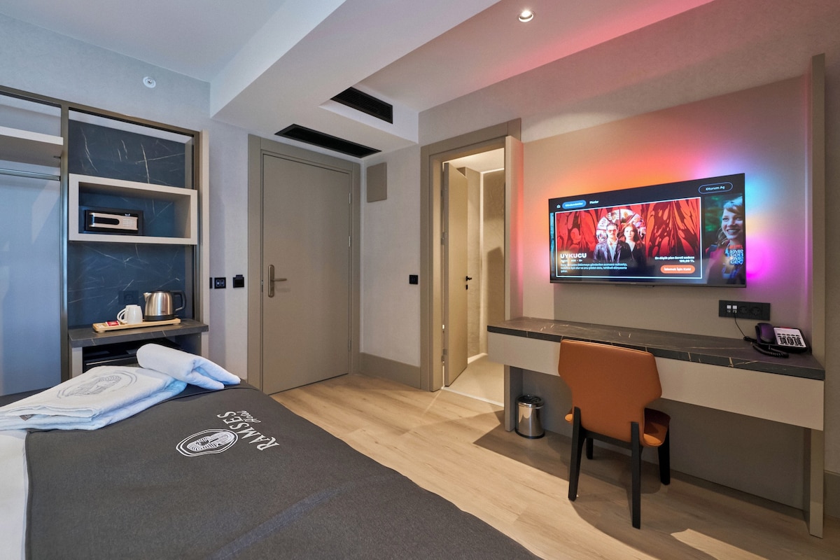 Habitación clásica doble, vistas a la ciudad | Colchones Select Comfort, minibar, caja fuerte