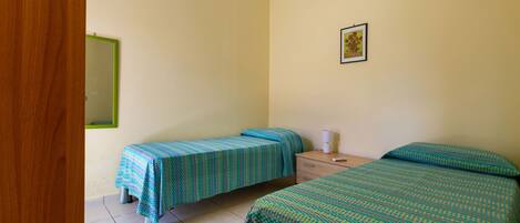 3 chambres, fer et planche à repasser, accès Internet, draps fournis