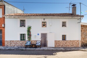 Exterior - Casa Picos de Europa, Riaño: Rural House with Wi-Fi in a Natural Setting (Valle de las Casas)