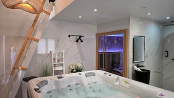 Deluxe Double Room | Private spa tub