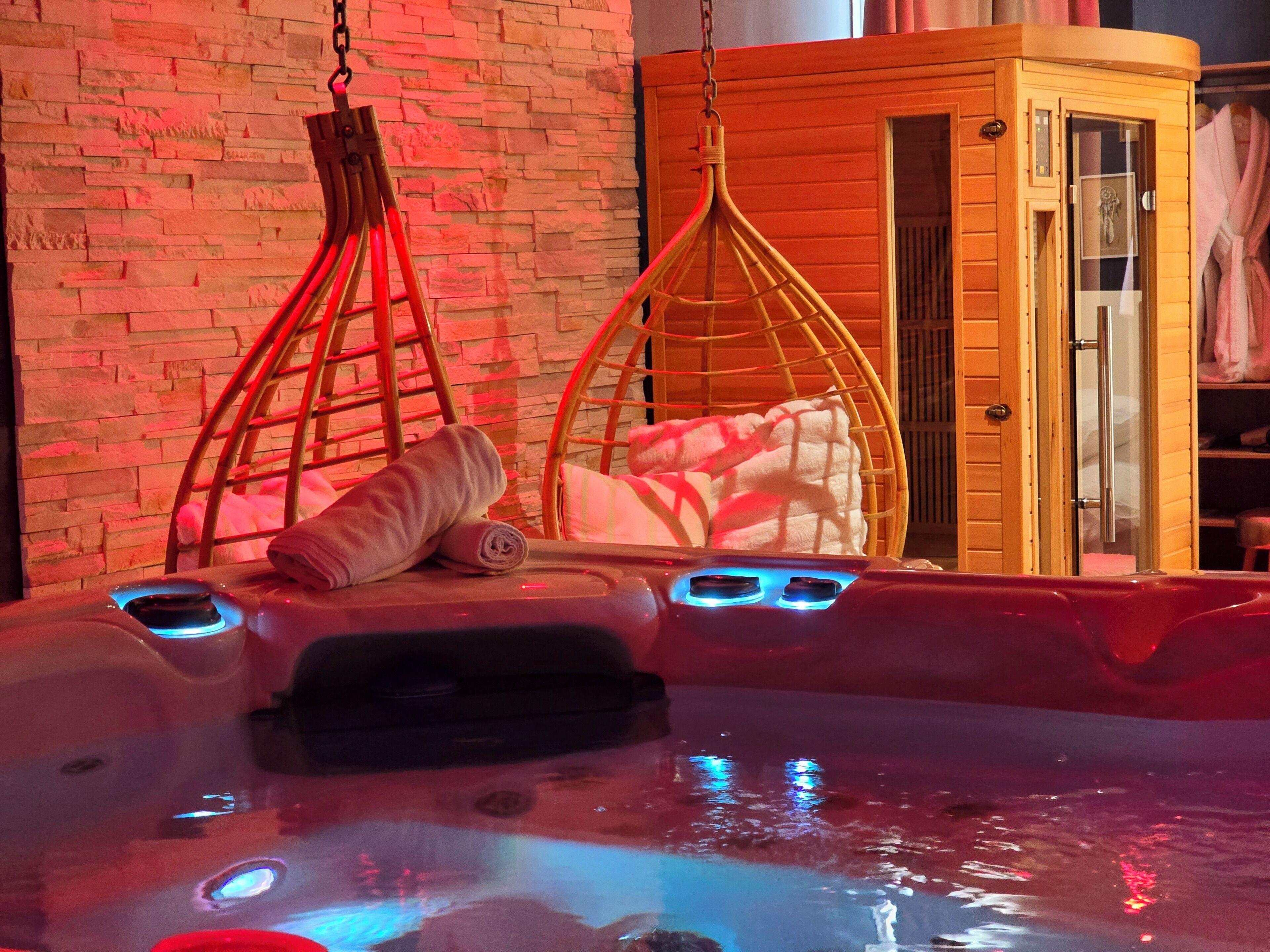豪華樓中樓客房 (Hot tub and Sauna) | 私人 SPA 浴池