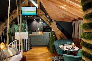 A cozy loft bedroom with a wooden ceiling, a bed, a dining area, and a kitchen. - Sweety Loft - Accommodation with Spa (Friville-Escarbotin)
